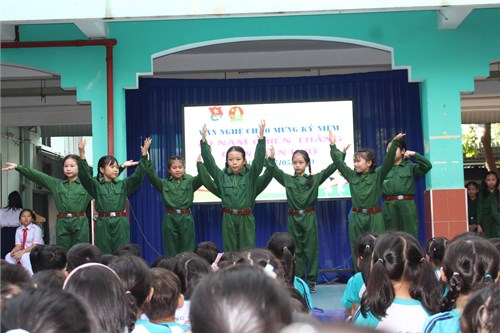 Sinh hoạt dưới cờ Tuần 33